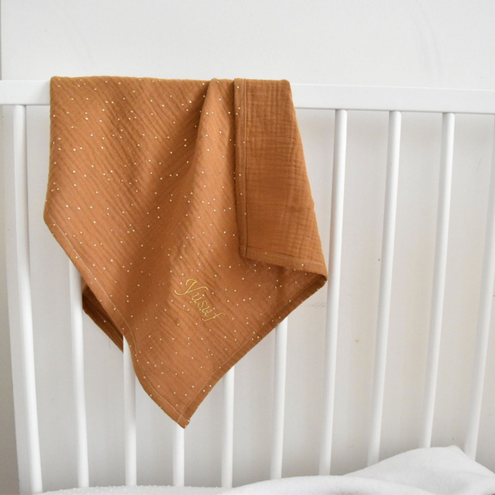Lange tout-doux bébé brodé prénom gaze pois dorés OEKO-TEX | P'tit Cœur